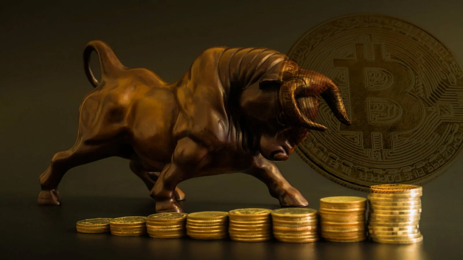 Bitcoin Recovers $100k as Bulls Gain Ground